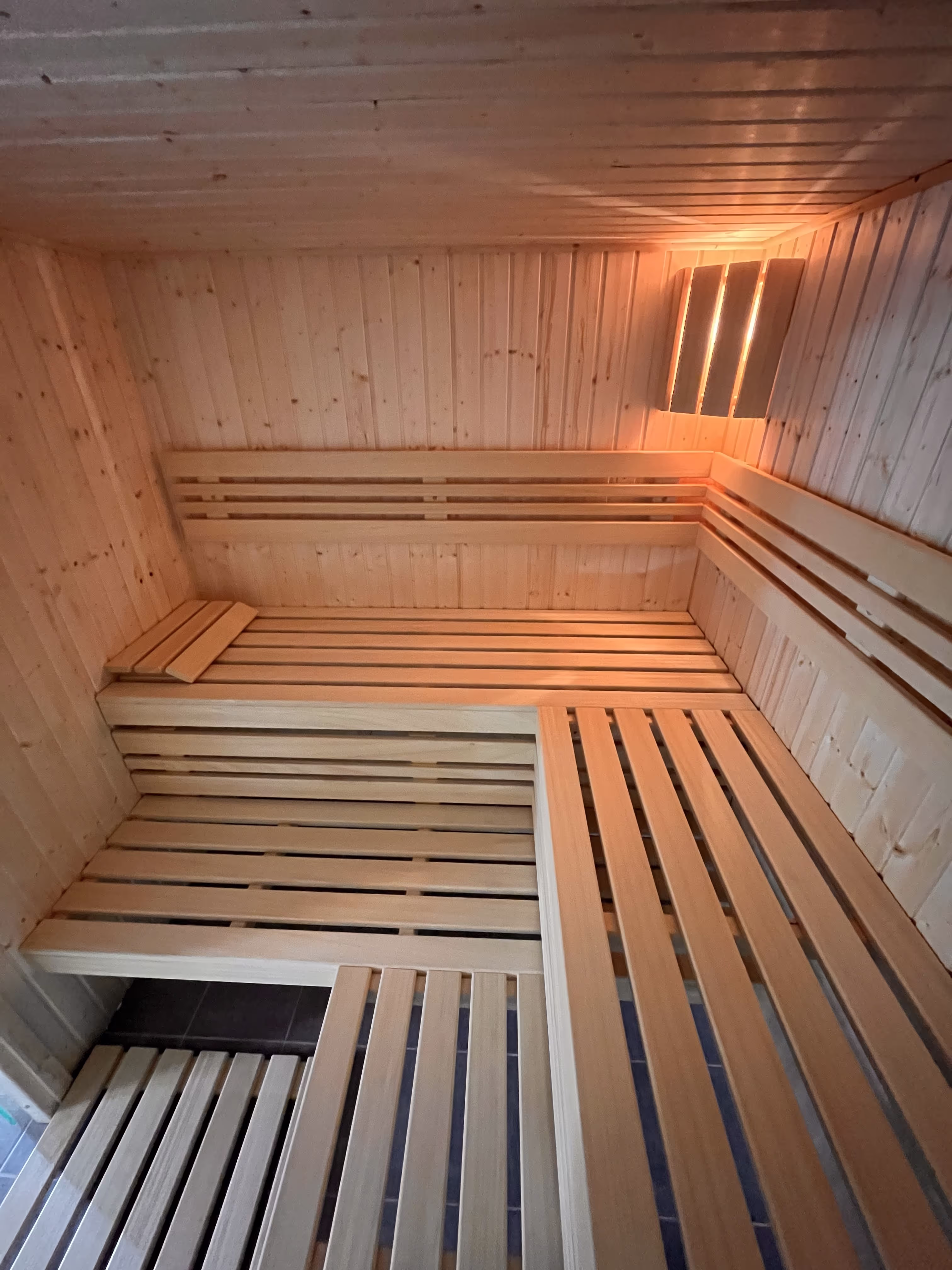 Dřevěná finská sauna 