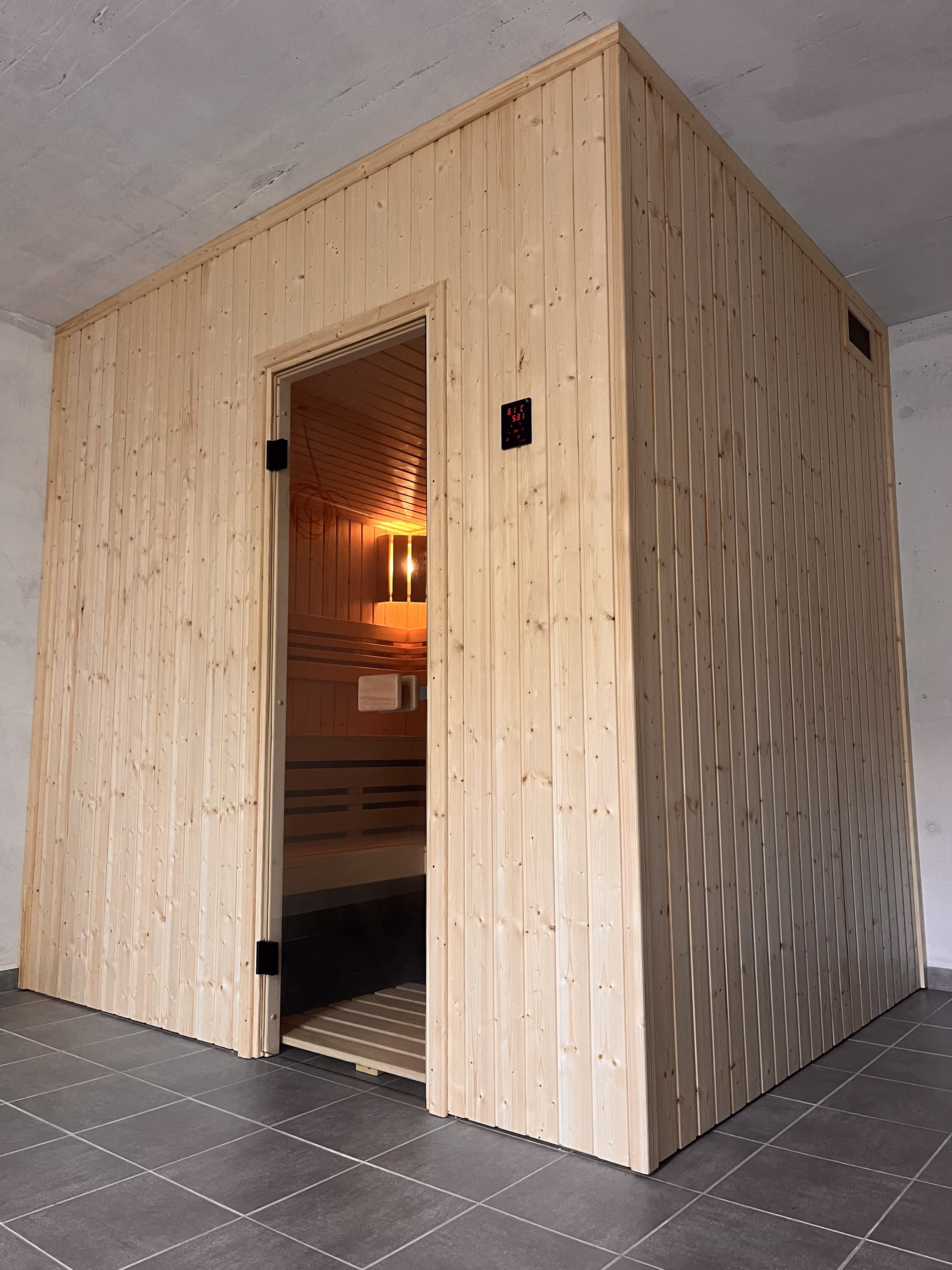 Dřevěná finská sauna 